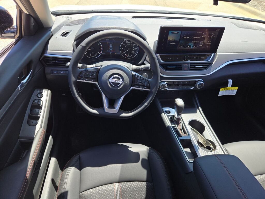 New 2026 Pearl White TriCoat / Super Black Two-tone Nissan SR image 16