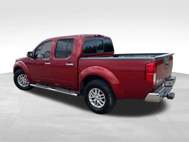 Used 2016 Red Nissan SV image 5