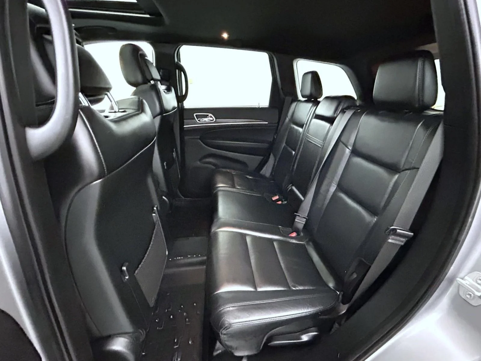 Used 2019 Silver Jeep Limited image 19