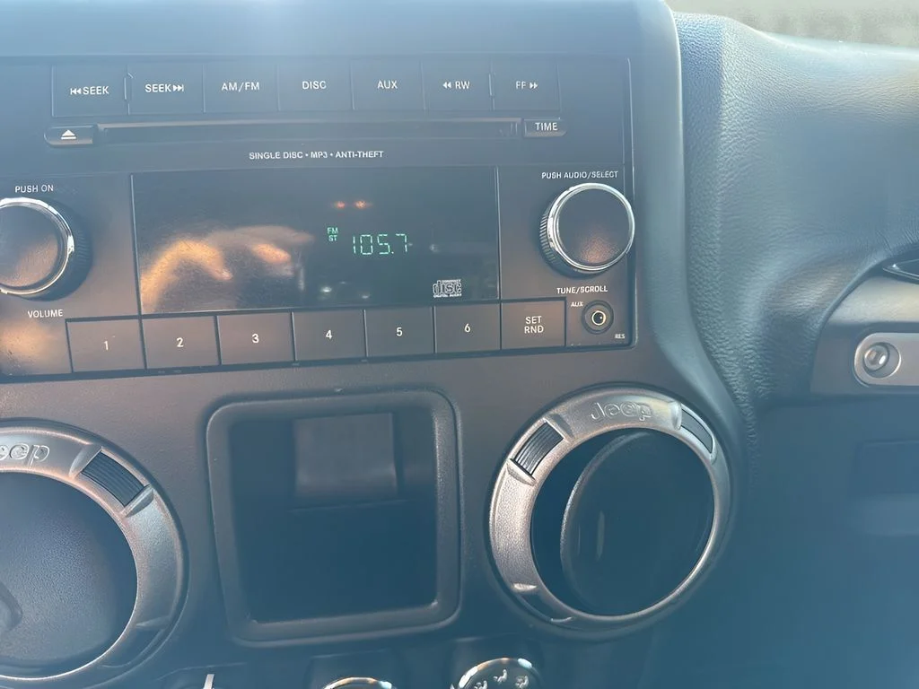 Used 2018 Gray Jeep Sport image 15