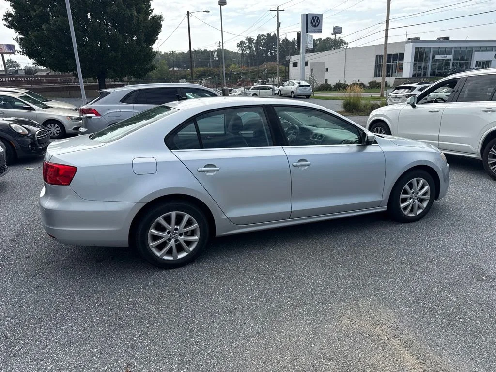 Used 2014 Reflex Silver Metallic Volkswagen 1.8T SE image 12