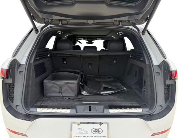 New 2026 Ostuni Pearl White Land Rover Dynamic SE image 18
