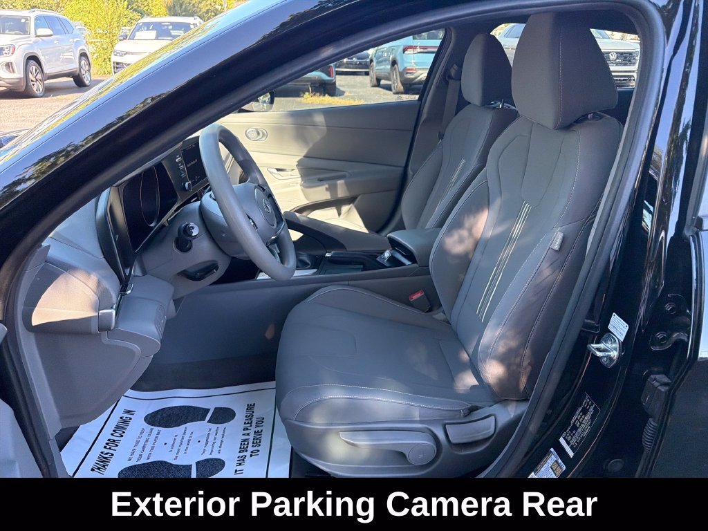 Used 2023 Phantom Black Hyundai SEL image 11