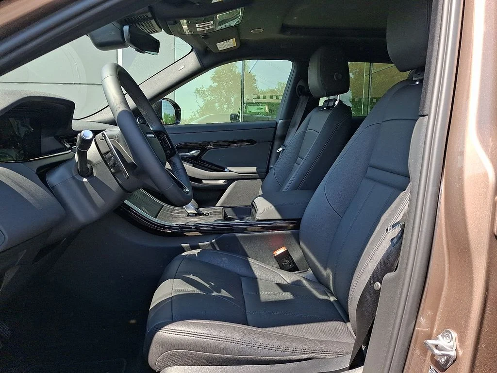 Certified Used 2026  Land Rover S image 14