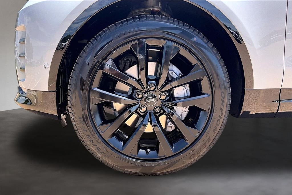New 2026 Fuji White Land Rover Dynamic SE image 12