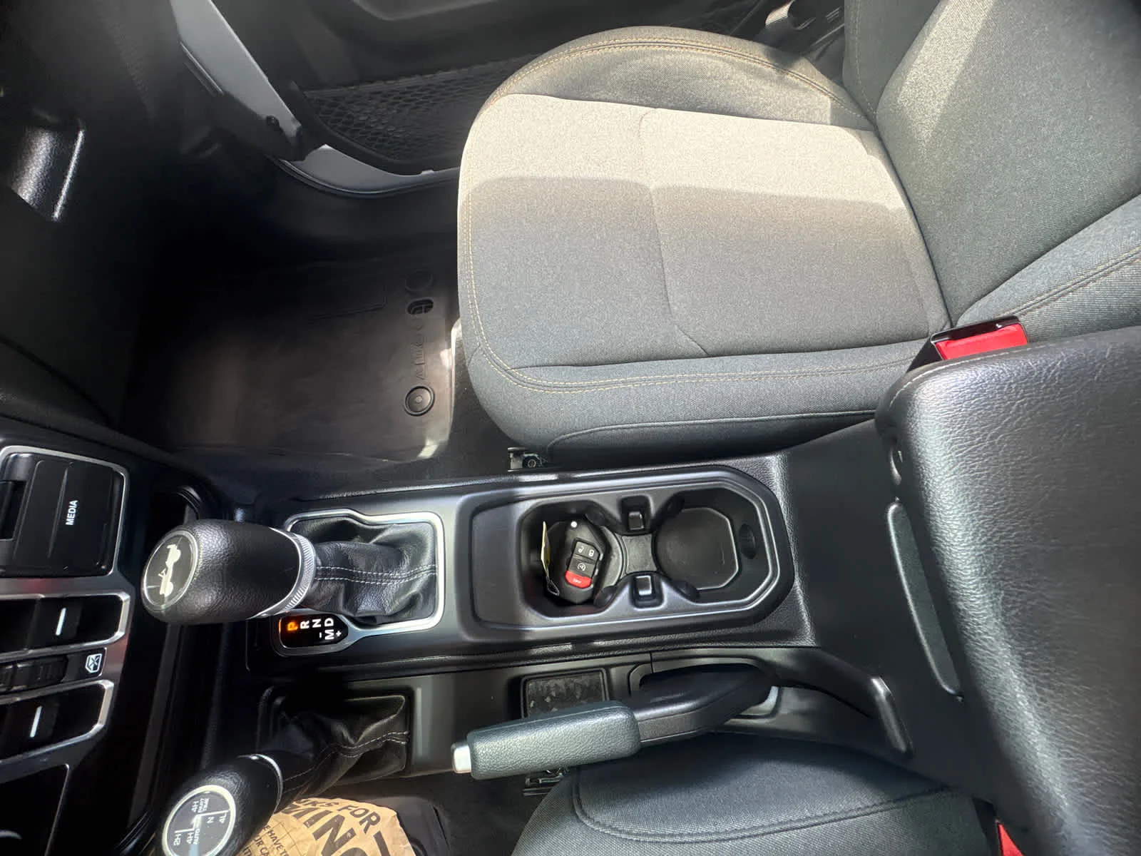 Used 2024 Silver Zynith Clearcoat Jeep Sport S image 29
