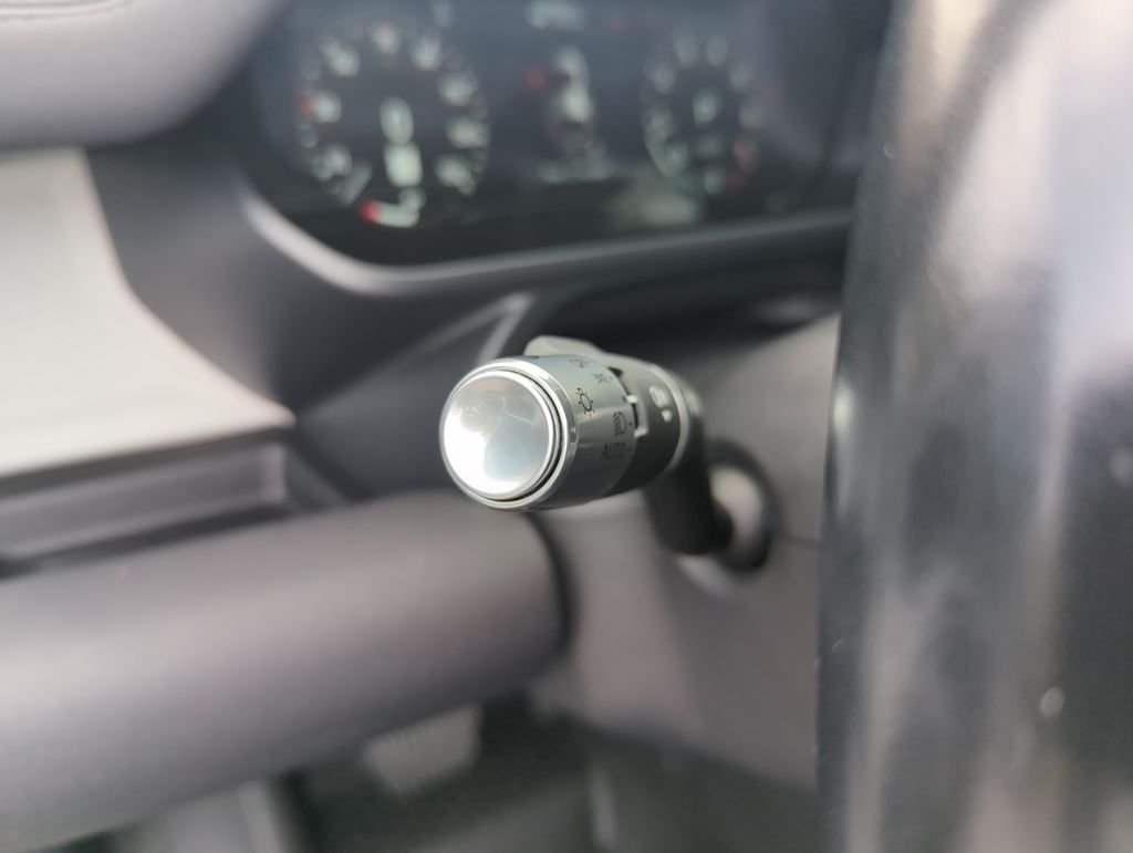 Used 2022  Land Rover S image 20