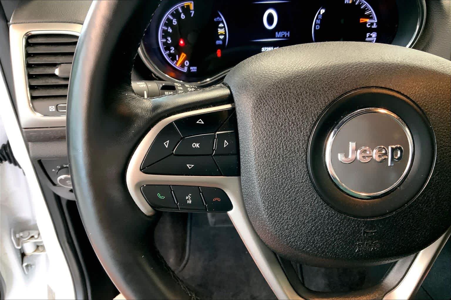 Used 2018 Bright White Clearcoat Jeep Altitude image 21