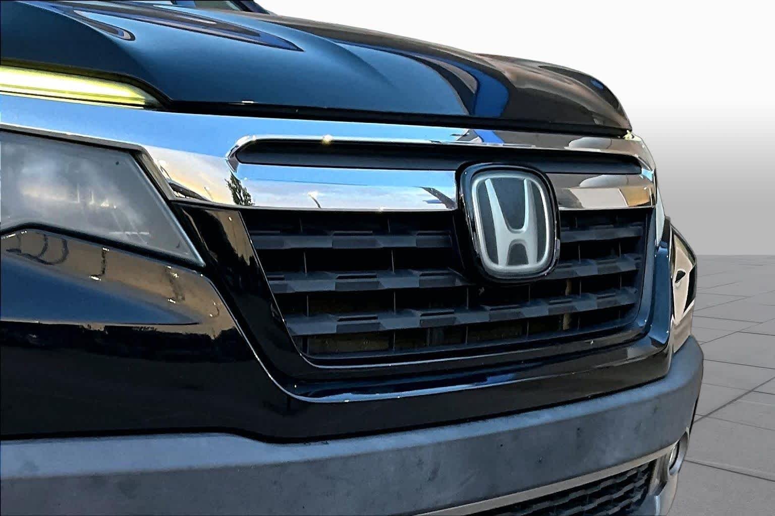 Used 2017 Crystal Black Pearl Honda RTL-E image 29