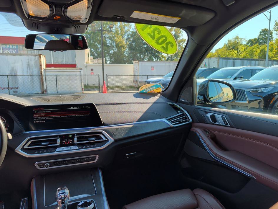 Used 2021 Arctic Gray Metallic BMW M50i image 10