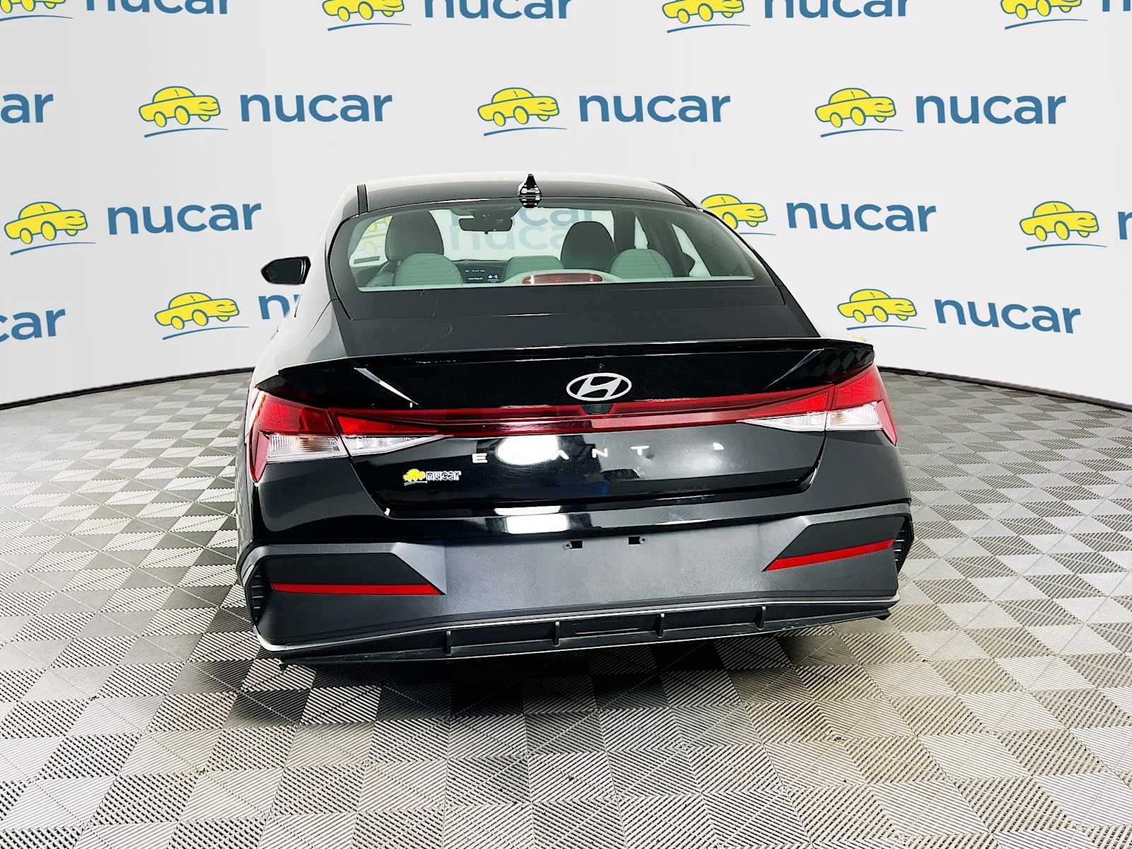 Used 2025 Abyss Black Hyundai SEL Sport image 6