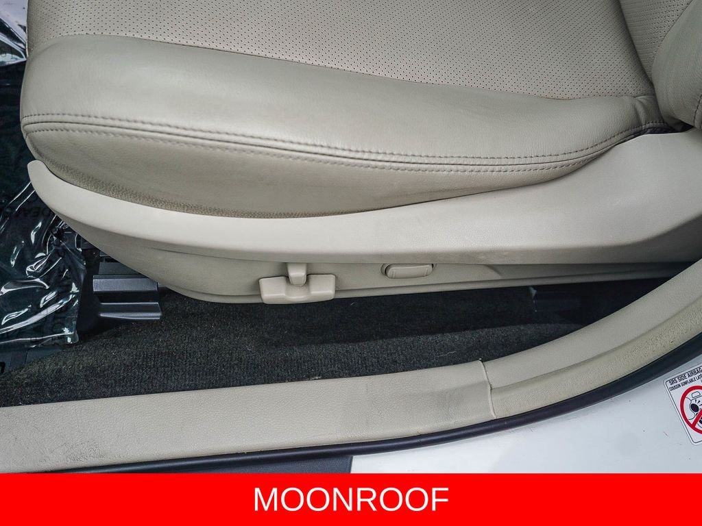 Used 2012 White Subaru 2.5i image 19