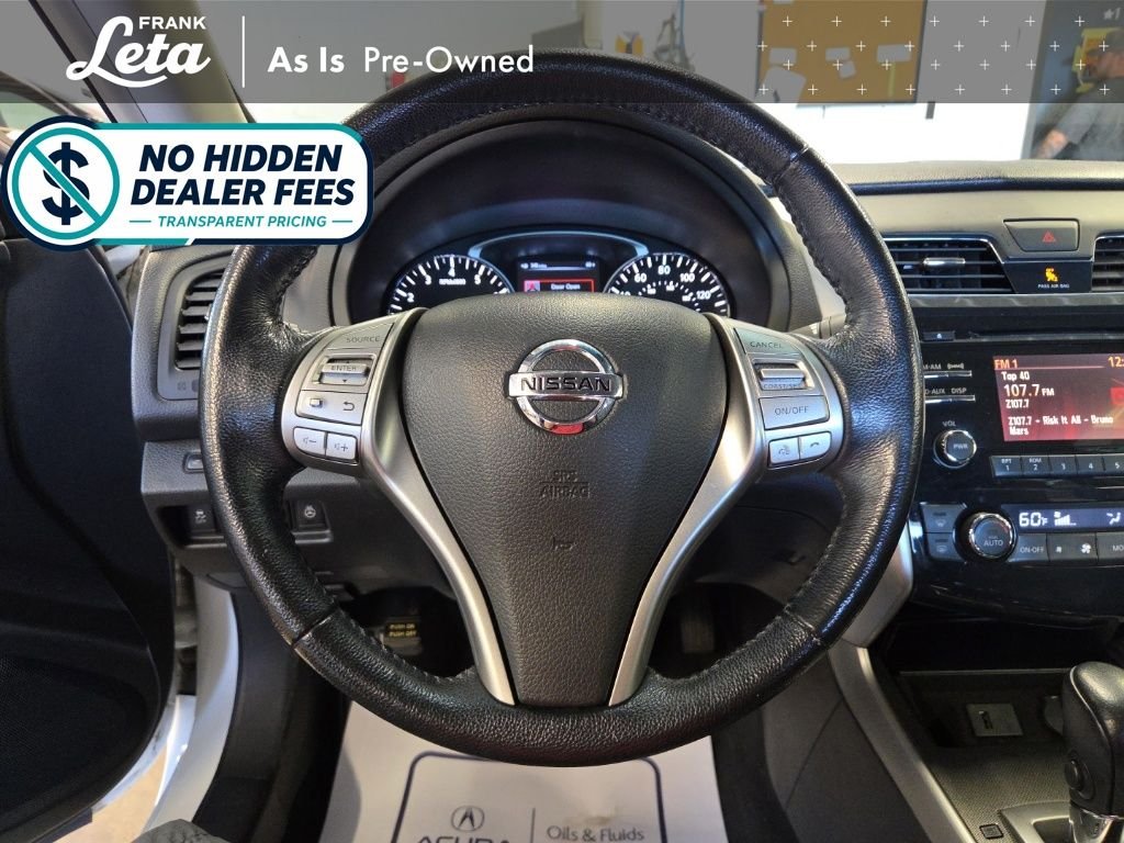 Used 2013 Pearl White Metallic Nissan  image 12
