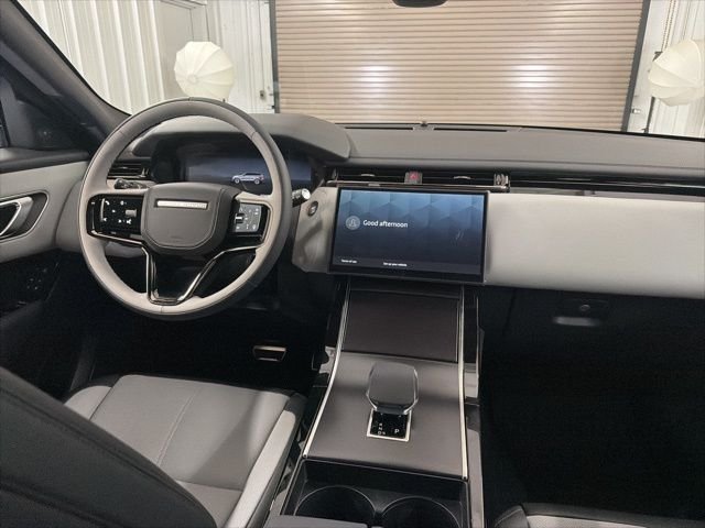 New 2026 Arroios Grey Land Rover Dynamic SE image 22