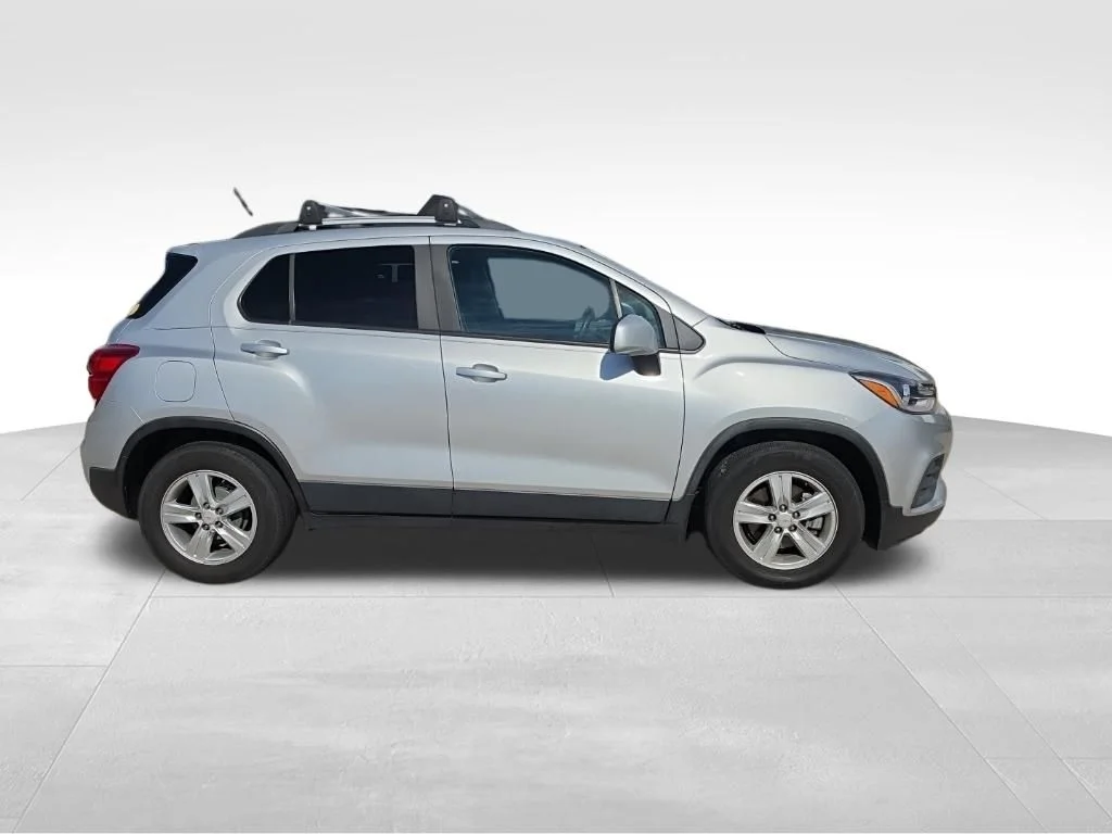 Used 2021 Silver Chevrolet LT image 5