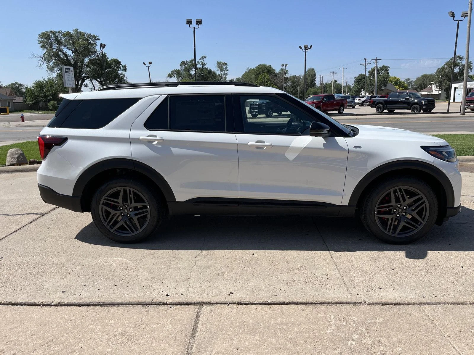 New 2026 Star White Metallic Tri-Coat Ford ST-Line image 5