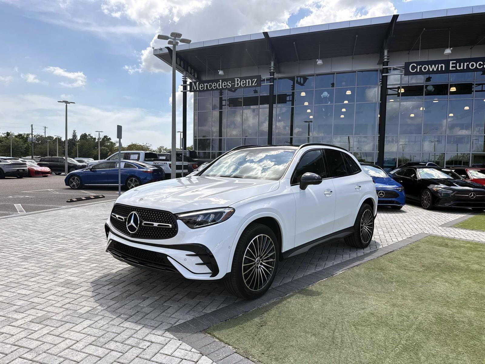 New 2026 Polar White Mercedes-Benz 300 SUV image 2