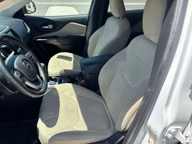 Used 2015 White Jeep Latitude image 15
