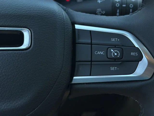 Used 2025 Silver Jeep Latitude image 26