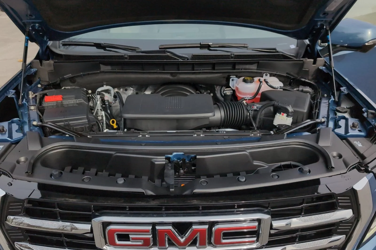 Used 2026 Downpour Metallic GMC Elevation image 31