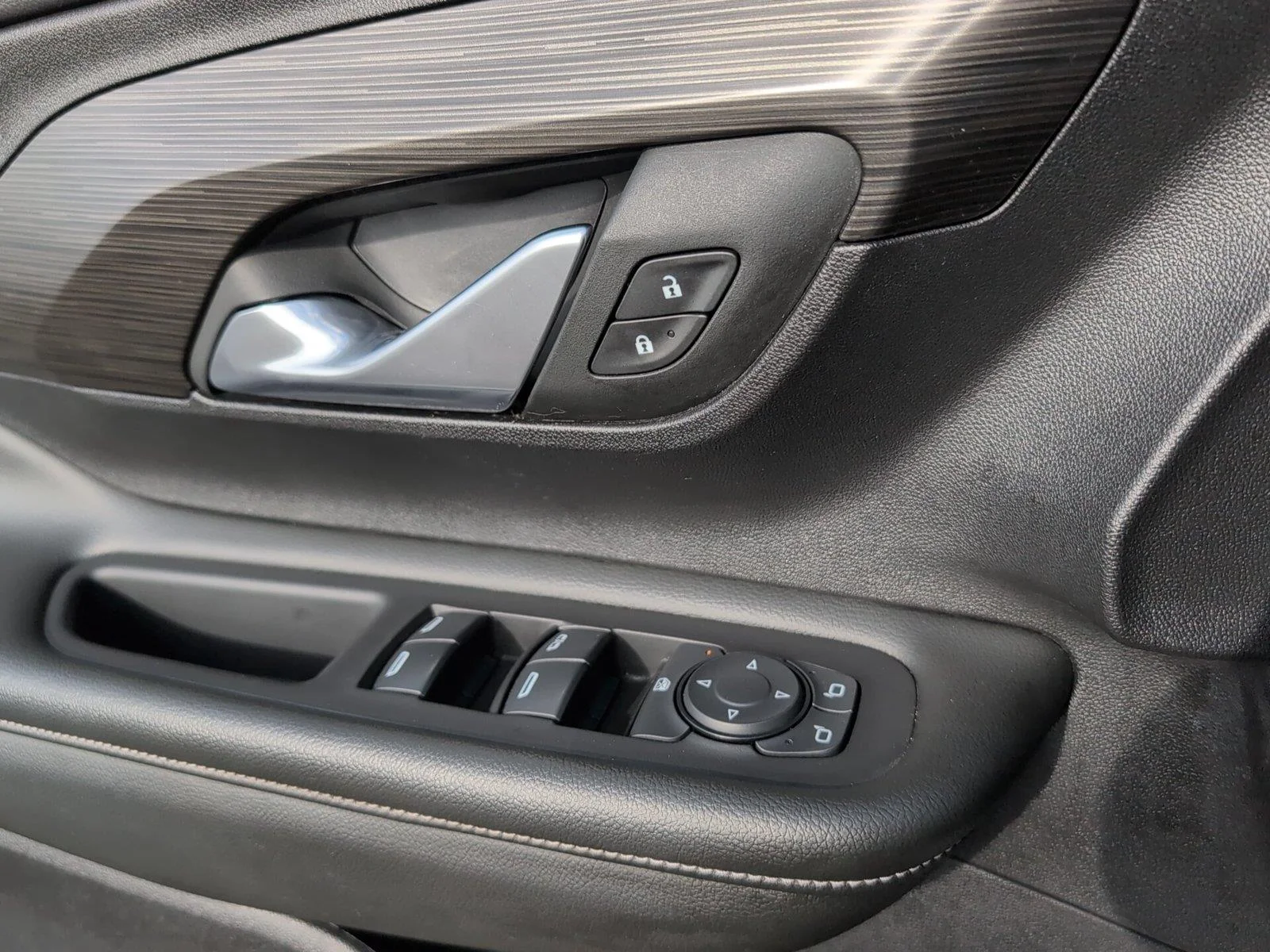 Used 2024 Summit White GMC SLE image 15