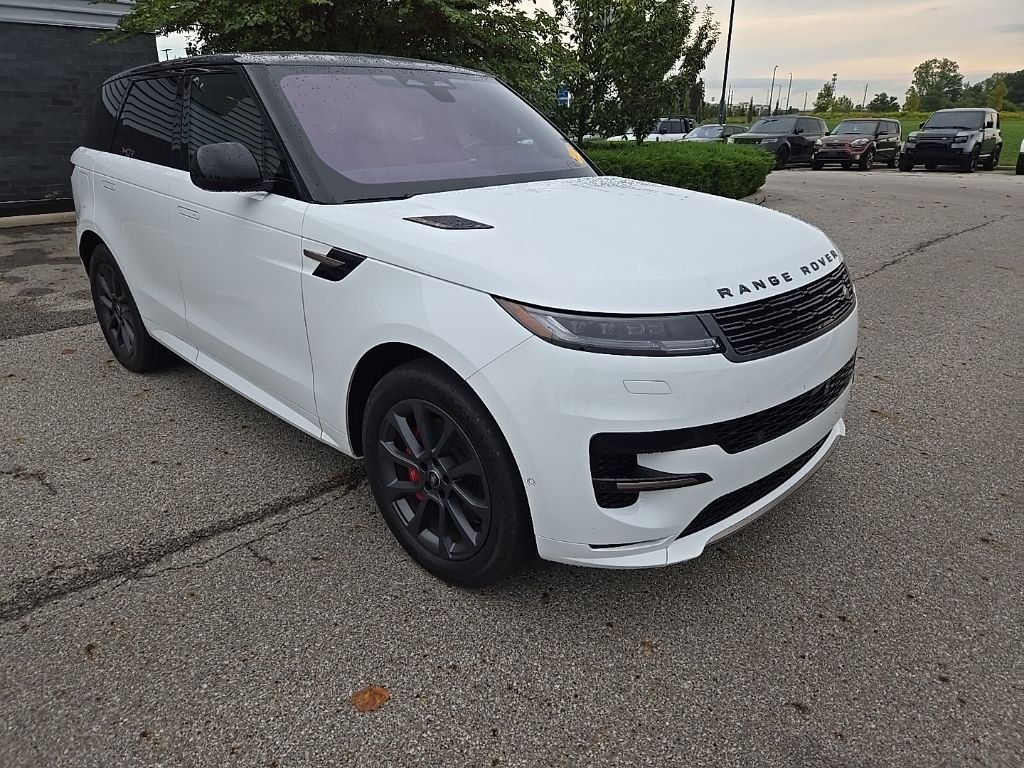Certified Used 2023 Fuji White Land Rover SE Dynamic image 3