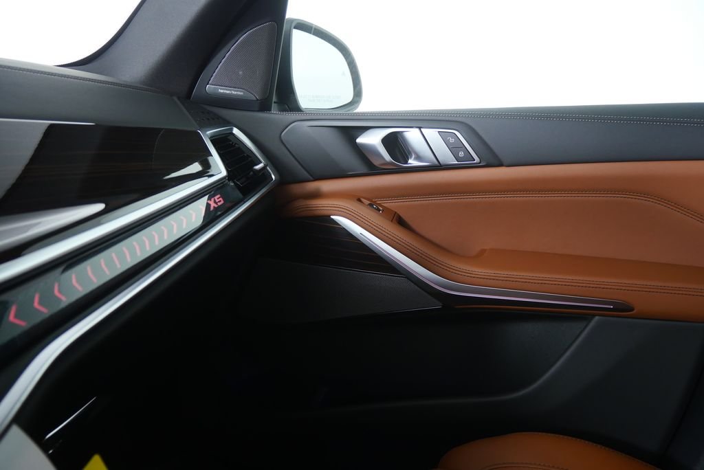 New 2026 Dravit Grey Metallic BMW xDrive50e image 23