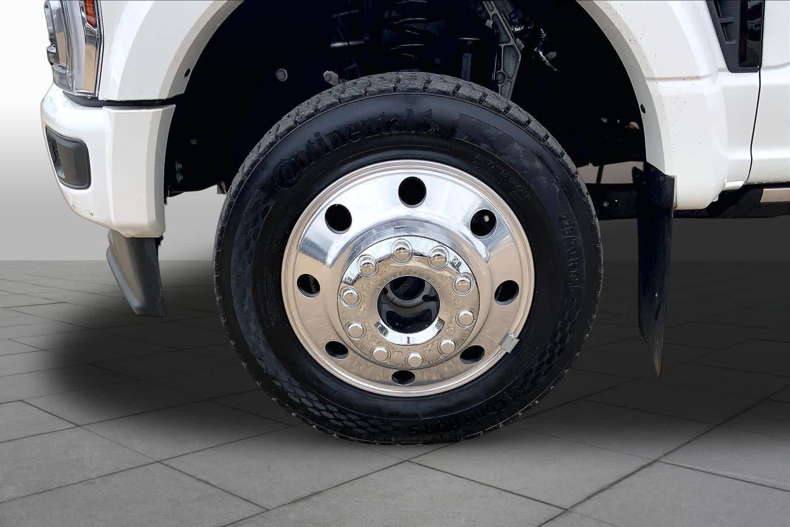 Used 2025 Star White Ford Platinum image 11