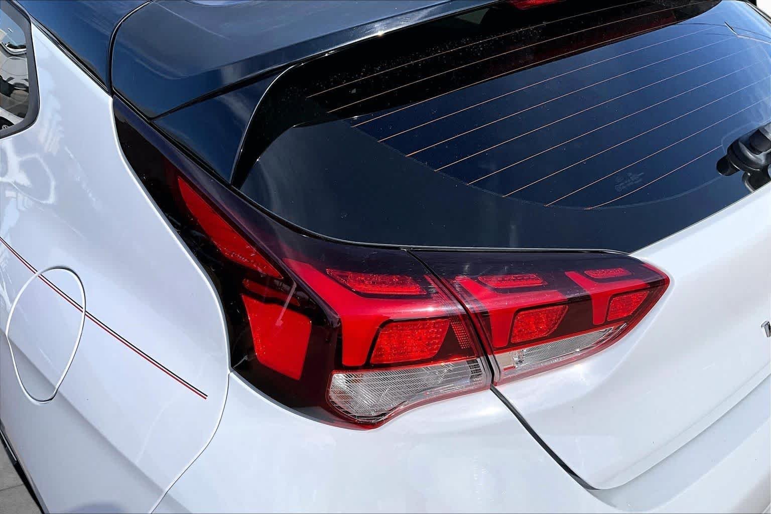 Used 2019 Chalk White w/Black Roof Hyundai Turbo Ultimate image 28