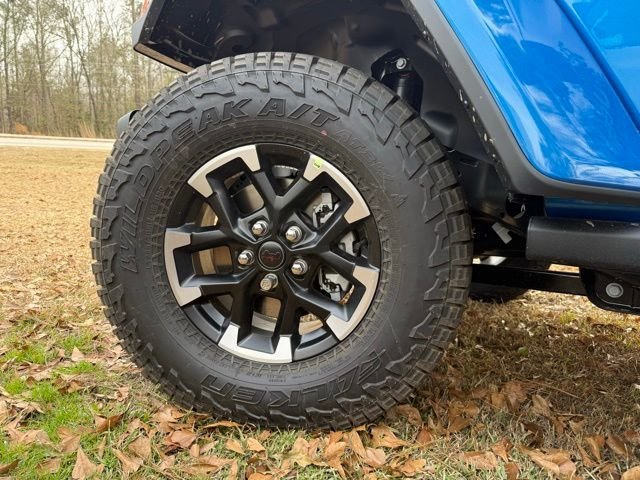 New 2026 Hydro Blue Pearlcoat Jeep Rubicon image 3