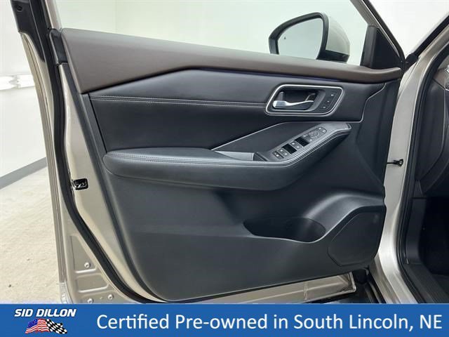 Used 2023 Champagne Silver Metallic Nissan Platinum image 16