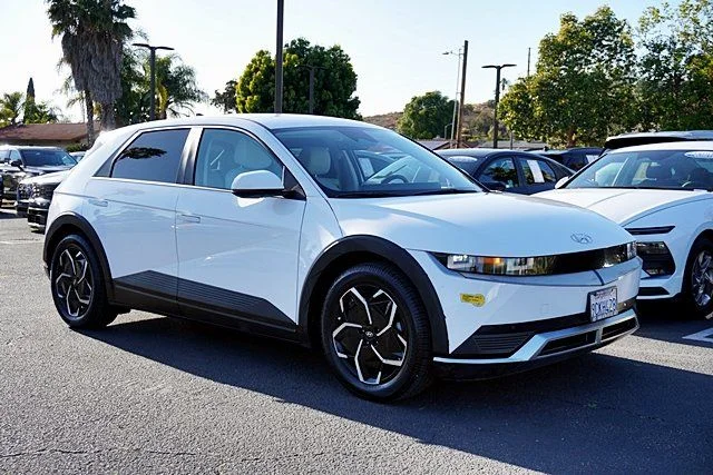 Used 2022 White Hyundai SEL image 6