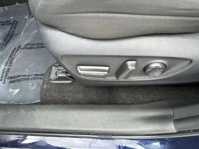 2025 Toyota RAV4 XLE - Photo 12