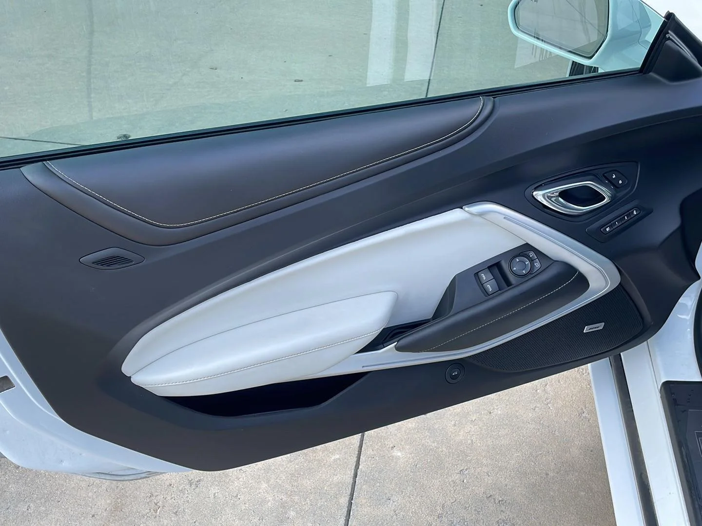 Used 2018 Summit White Chevrolet 2SS image 16