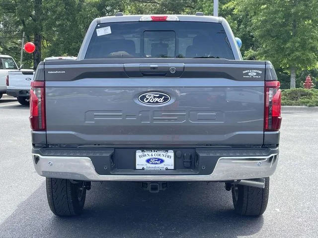 New 2026 Carbonized Gray Metallic Ford XLT image 12
