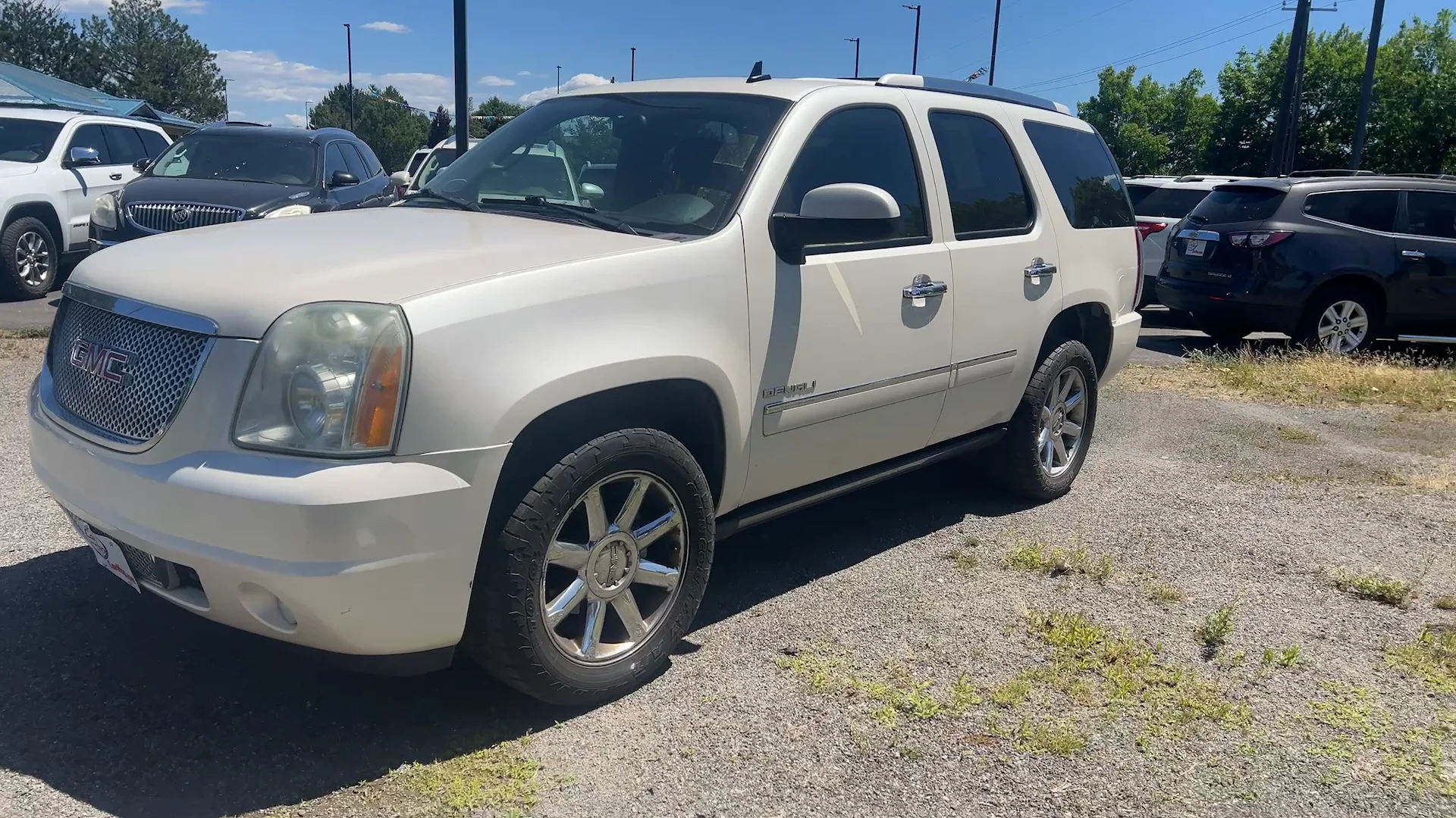 Used 2011 White Gmc DENALI image 1