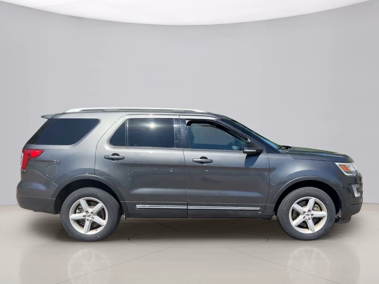 Used 2017 Gray Ford XLT image 7