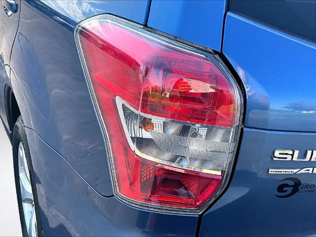 Used 2016 Blue Subaru 2.5i Premium image 28