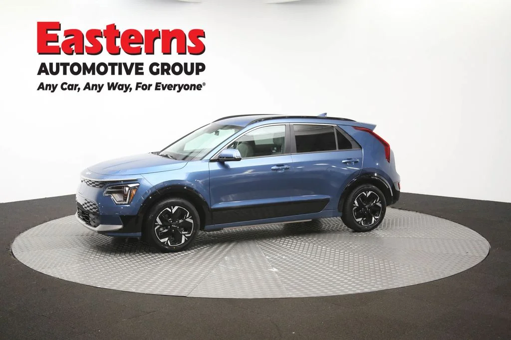 Used 2023 Blue Kia Wind image 56