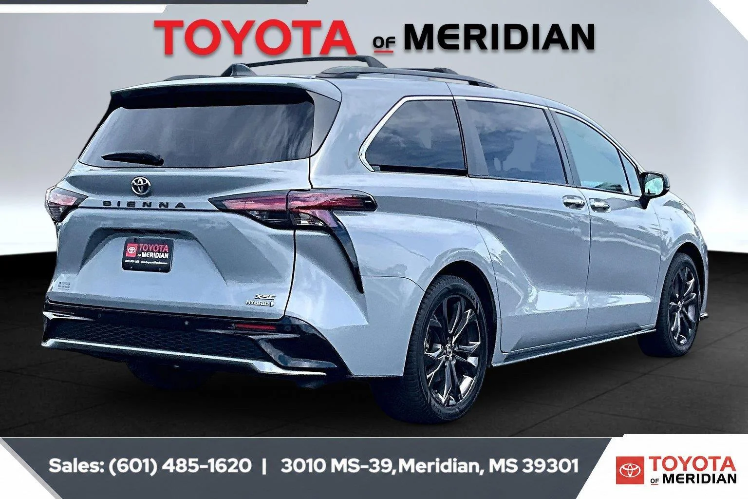 Used 2023 Cement Toyota XSE 7-Passenger image 11