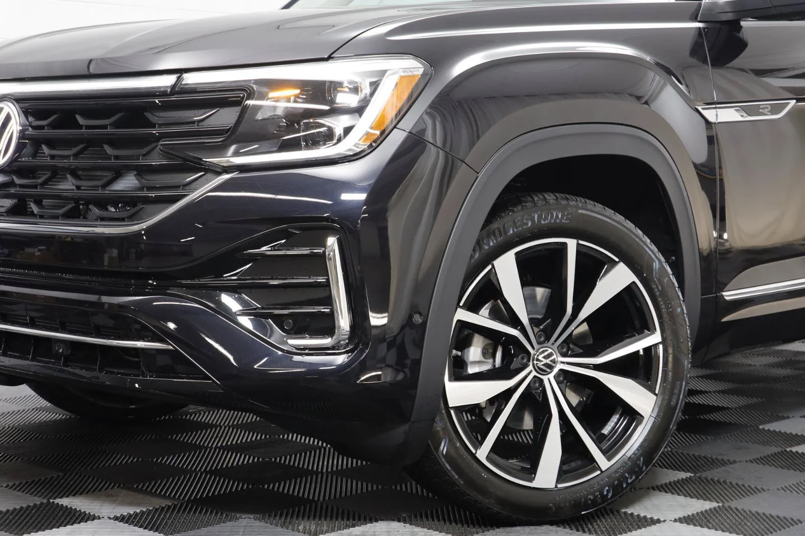 2026 Volkswagen Atlas SEL Premium R-Line - Photo 4