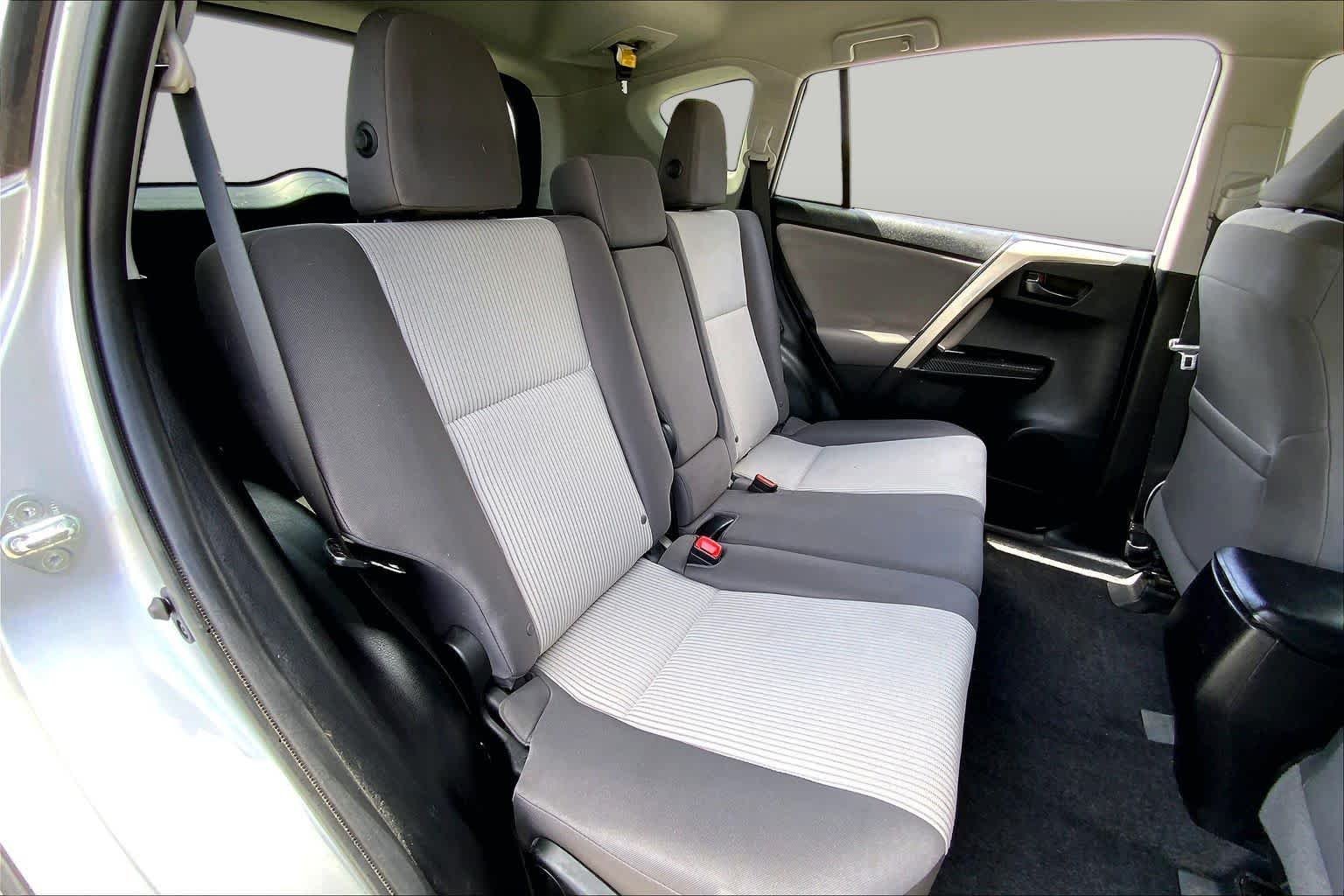 Used 2015 Classic Silver Metallic Toyota LE image 19