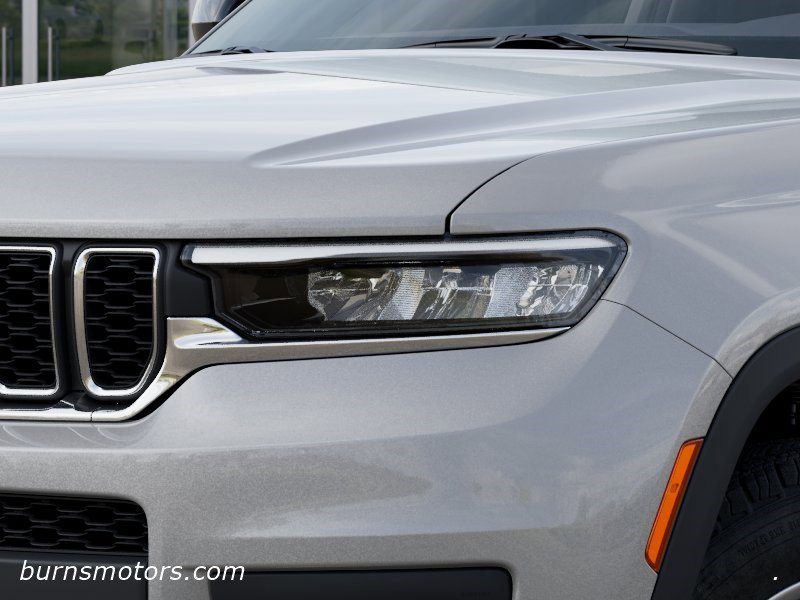 New 2026 Silver Zynith Exterior Paint Jeep Laredo image 10