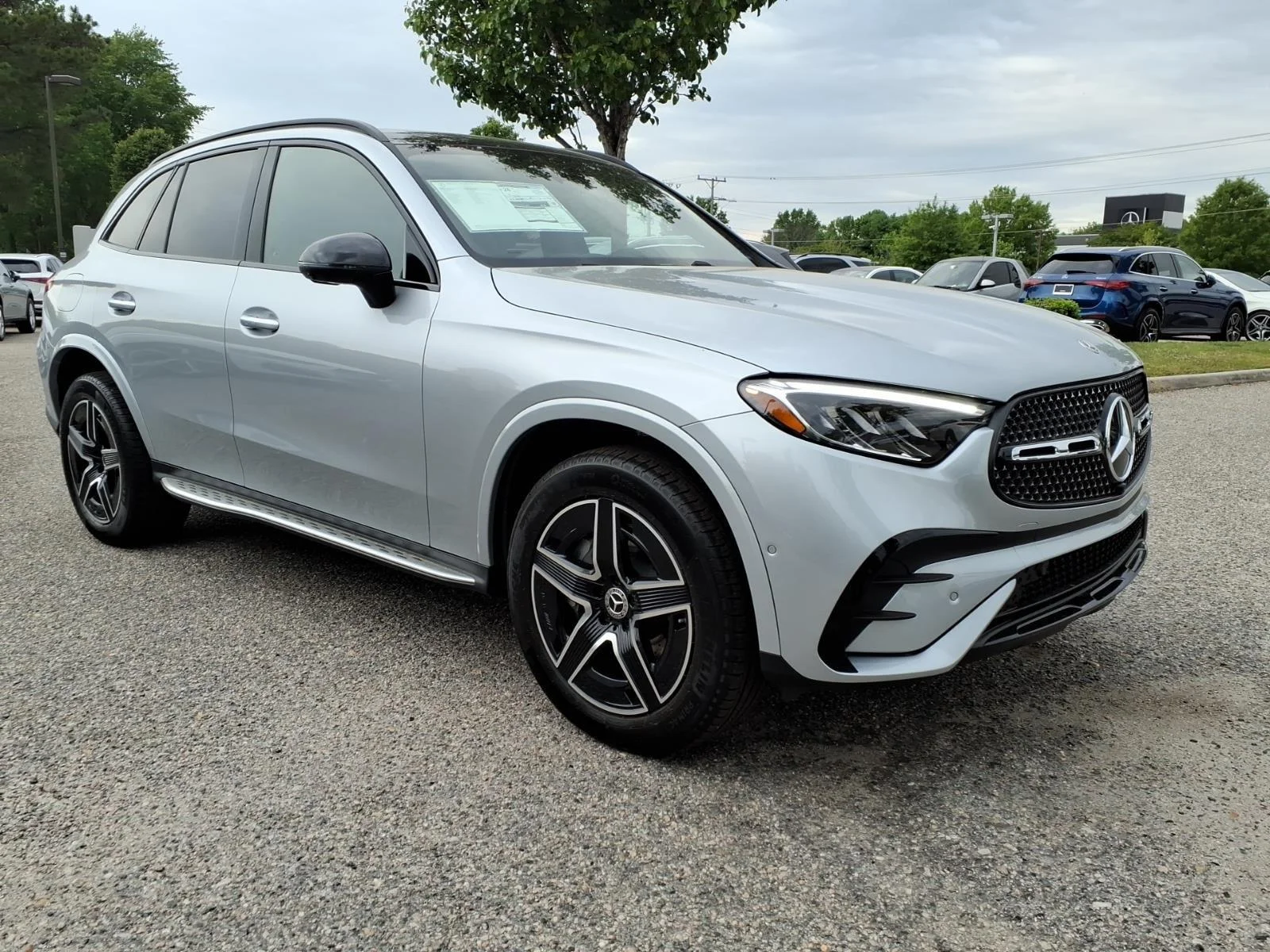 New 2026 SILVER Mercedes-Benz GLC 300 image 4