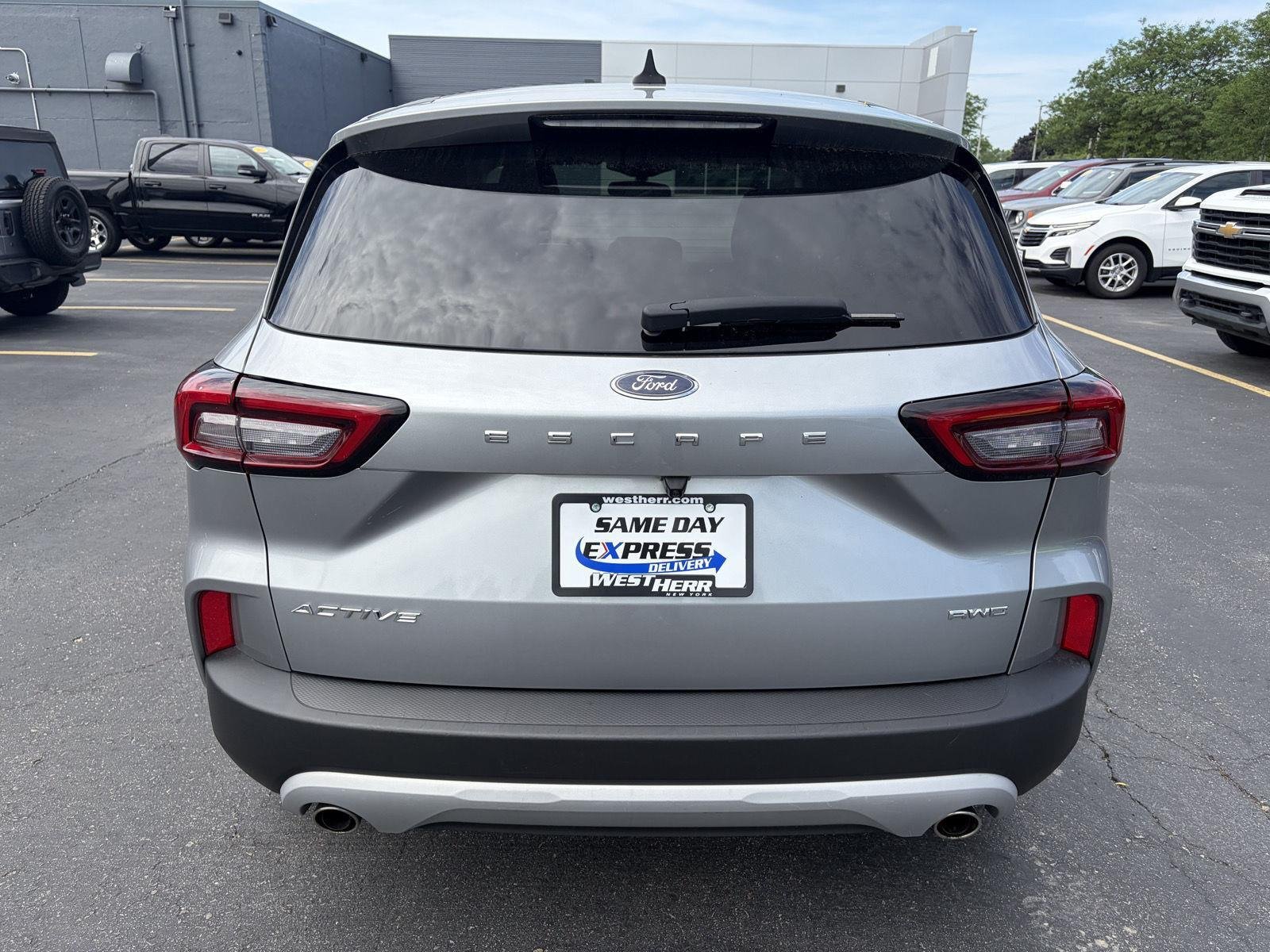Used 2023 Iconic Silver Ford Active image 5
