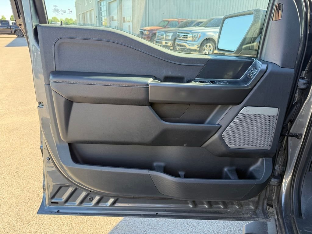 Used 2025 Carbonized Gray Metallic Ford Lariat image 6