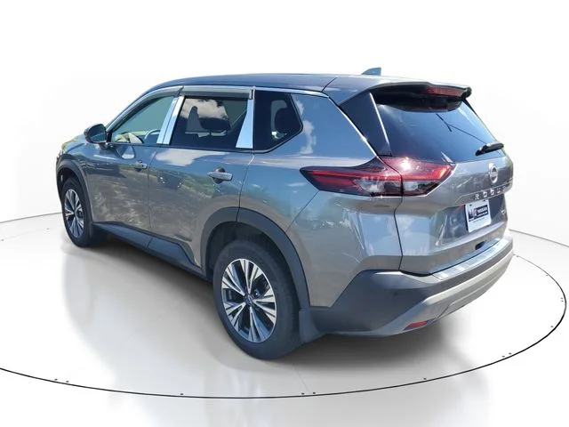 Used 2022 Gray Nissan SV image 3