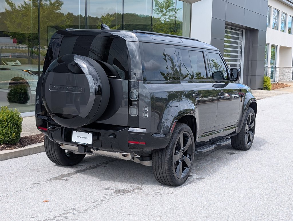 New 2026 Carpathian Grey Land Rover X-Dynamic SE image 7