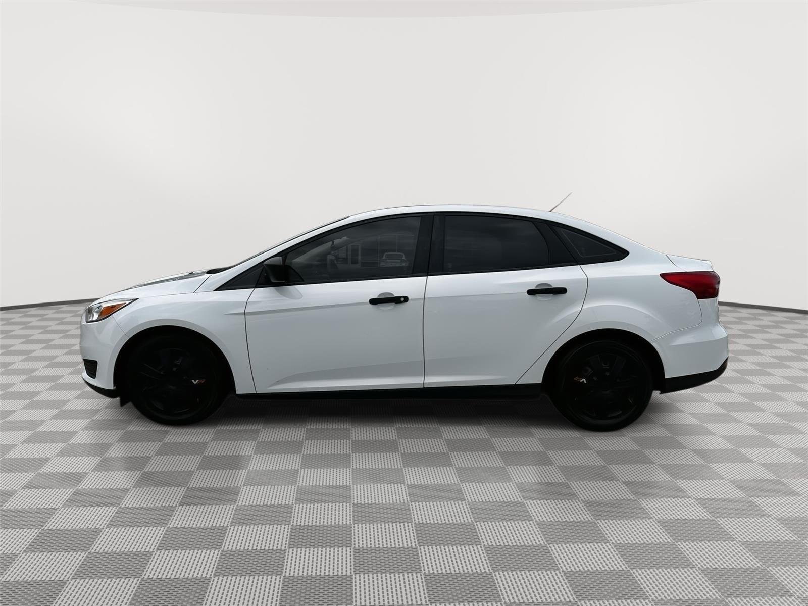 Used 2018 Oxford White Ford S image 3