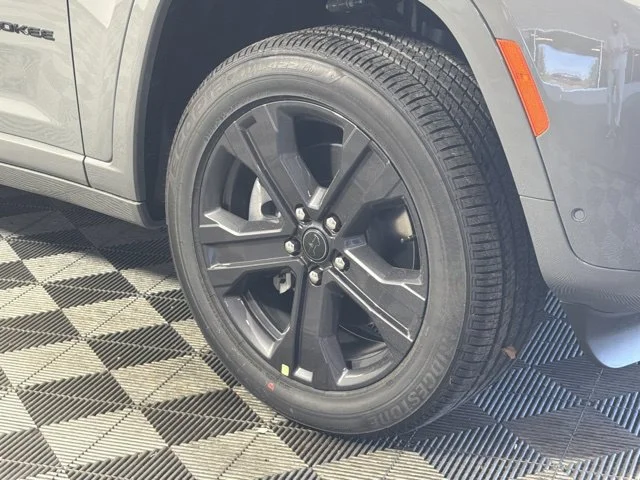 New 2027 Gray Jeep Limited Reserve image 2